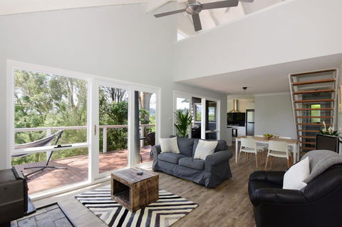 Treetops - Newly Renovated, In The Village! - NT Tourism 3