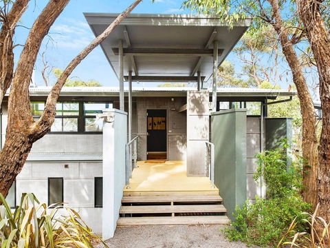 TREETOPS TERRACE 12 - A Luxury Skenes Creek Villa - NT Tourism 1