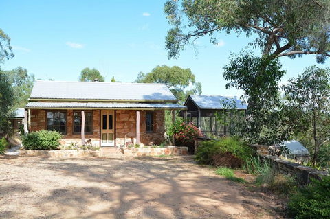 Trestrail Cottage B & B - NT Tourism 0