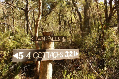 Twin Falls Bush Cottages - NT Tourism 3