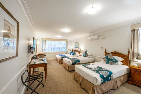 Twin Towers Inn - NT Tourism 1