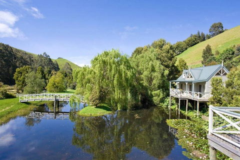TWISTED WILLOW - Spa, Fireplace, Couples Retreat - NT Tourism 1