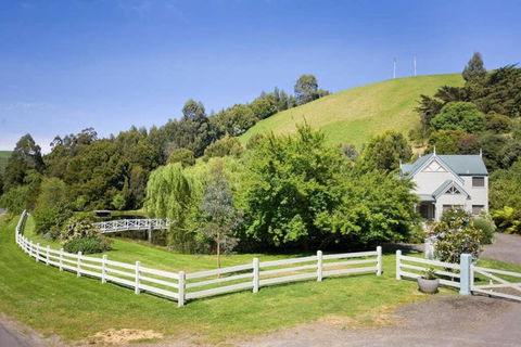 TWISTED WILLOW - Spa, Fireplace, Couples Retreat - NT Tourism 3