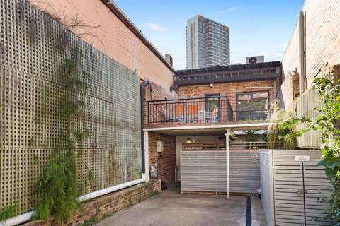 Ultimo Self-Contained Modern Apartments (623H) - Accommodation NT 2