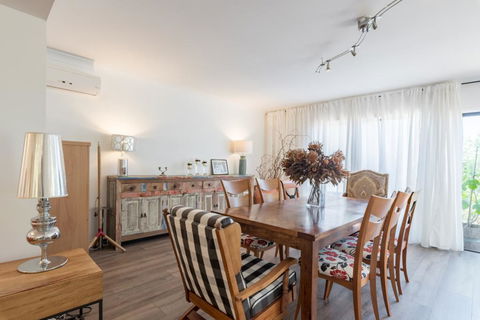 ULTRA SPACIOUS STYLISH HOME IN PRESTONS - SYDNEY - Accommodation NT 1