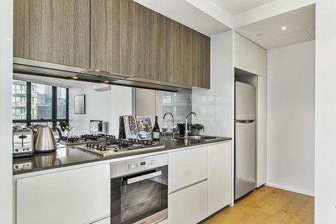 Ultra-Modern Luxury With Views At Kai Waterfront - Accommodation NT 3