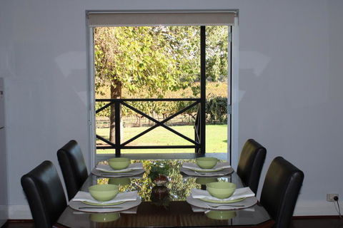 Upper Reach Spa Cottage - NT Tourism 2