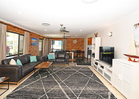 Urangan Harbour Bungalow - NT Tourism 3