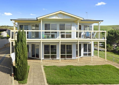 VALLEY VIEWS - 10 Valley Heights Drive - Accommodation NT 2