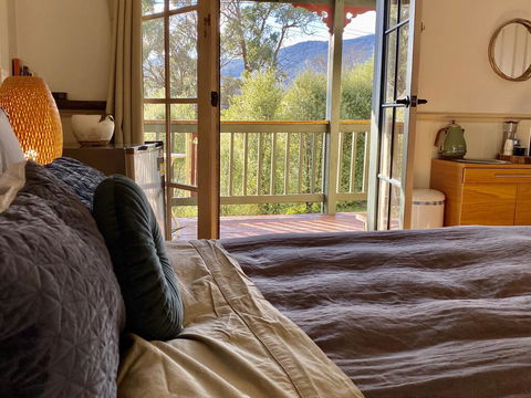 Valley Abode Large Studio Suite -private Ensuite - NT Tourism 0