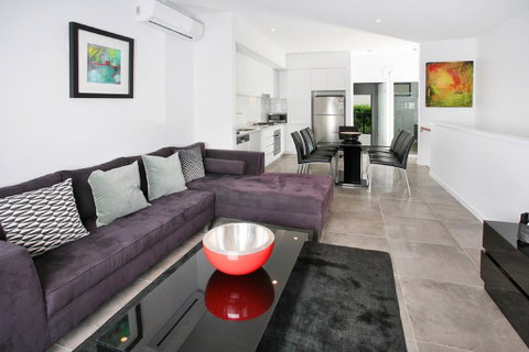 Views From Red Hill - Modern And Spacious Split-Level Executive 3BR Red Hill Apartment Close To CBD - Accommodation NT 0