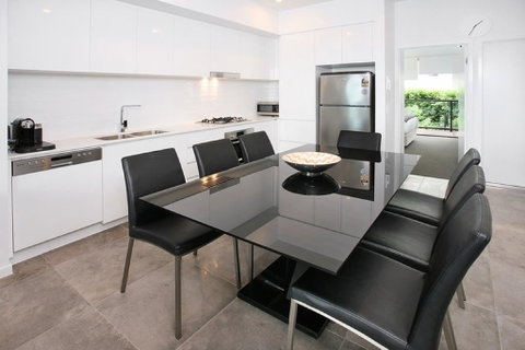 Views From Red Hill - Modern And Spacious Split-Level Executive 3BR Red Hill Apartment Close To CBD - Accommodation NT 1