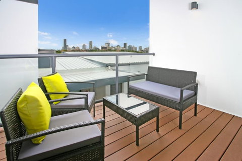 Views From Red Hill - Modern And Spacious Split-Level Executive 3BR Red Hill Apartment Close To CBD - Accommodation NT 2
