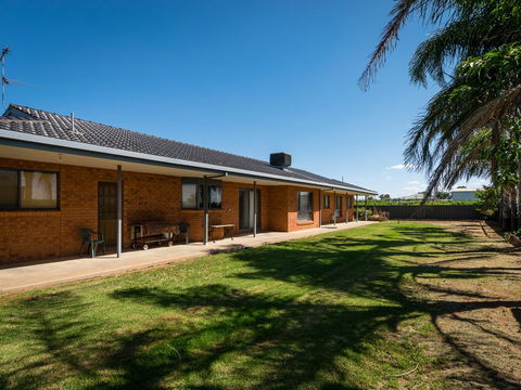 Vineyard Retreat Mildura - NT Tourism 2