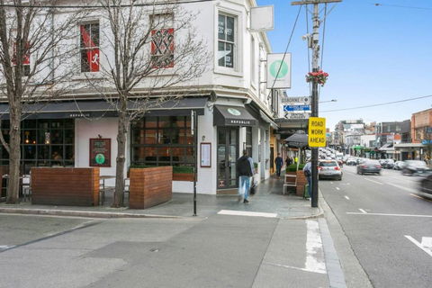 Walk To The MCG, The Tan, Botanic Gardens & Train - NT Tourism 3