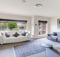 Walling-Clifton Gardens - backing onto golf course - NT Tourism