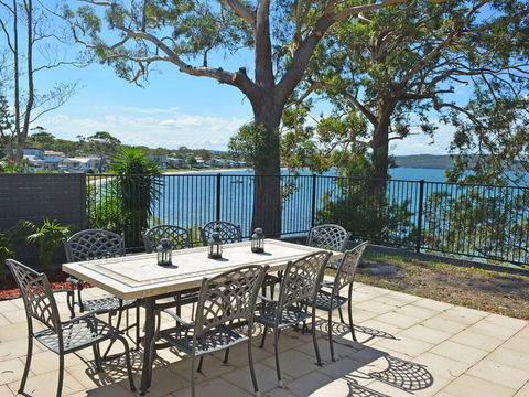 Wanda Magic' 19 Randall Drive - Beautiful Water Front House - Accommodation NT 2