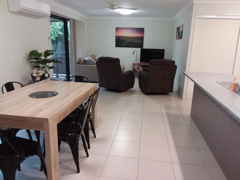 Waratah And Wattle Apartments - NT Tourism 0