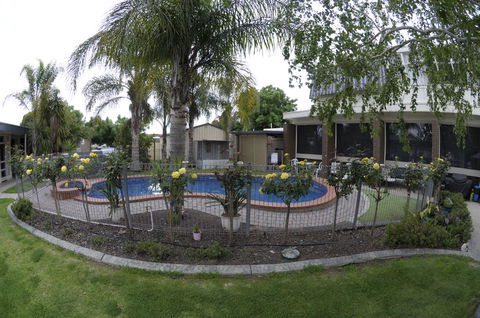 Warrina Motor Inn - Accommodation NT 3