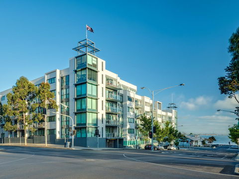 Waterfront (Yarra St) By Gold Star Stays - NT Tourism 0
