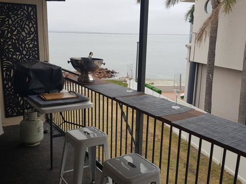 Waterfront 2 Bed Luxury Apartment In Corlette, Port Stephens - Sleeps 4 - NT Tourism 3