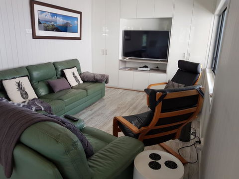 Waterfront 2 Bed Luxury Apartment In Corlette, Port Stephens - Sleeps 4 - NT Tourism 1