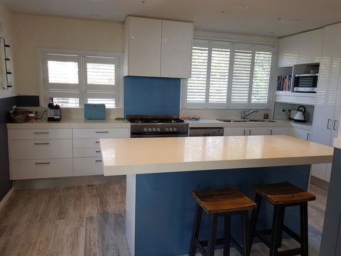 Waterfront 2 Bed Luxury Apartment In Corlette, Port Stephens - Sleeps 4 - NT Tourism 0