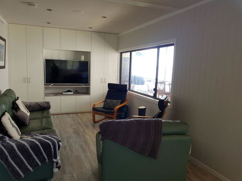 Waterfront 2 Bed Luxury Apartment In Corlette, Port Stephens - Sleeps 4 - NT Tourism 2