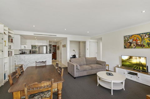 Waterfront Resort Living With Space For The Family - NT Tourism 3