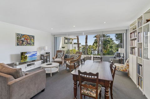 Waterfront Resort Living With Space For The Family - NT Tourism 0