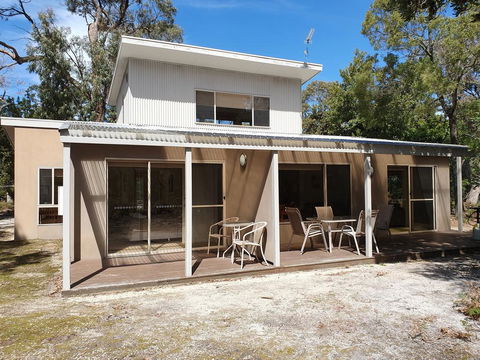 Waterfront Retreat At Wattle Point - NT Tourism 1