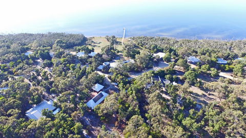 Waterfront Retreat At Wattle Point - NT Tourism 0