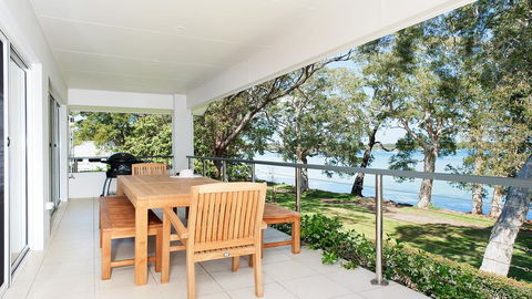 Waterfront Serenity - Luxury Home With Grand Views - NT Tourism 2