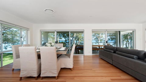 Waterfront Serenity - Luxury Home With Grand Views - NT Tourism 3
