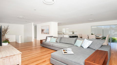 Waterfront Serenity - Luxury Home With Grand Views - NT Tourism 1