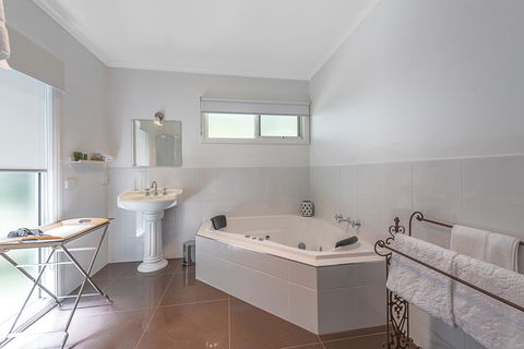 Amelina Cottages - Accommodation NT 9