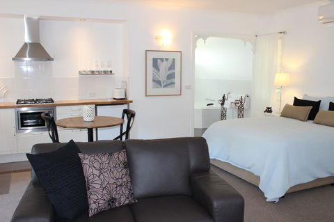 Amelina Cottages - Accommodation NT 25