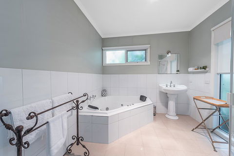 Amelina Cottages - Accommodation NT 8