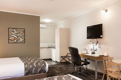 Blazing Stump Motel & Suites - Accommodation NT 9