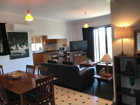 Hillâ€™s Creek Holiday Home - Accommodation NT 8