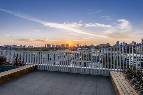 Oaks Melbourne South Yarra Suites - NT Tourism 6