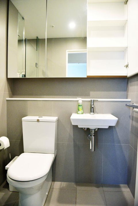Superb Habour View/ Stylish Apartment / Landmark Building/ Free Tram - Accommodation NT 12