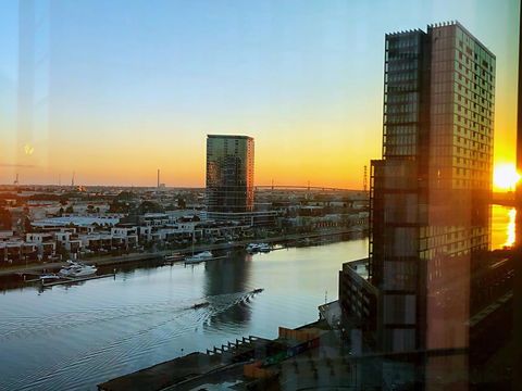 Superb Habour View/ Stylish Apartment / Landmark Building/ Free Tram - Accommodation NT 24