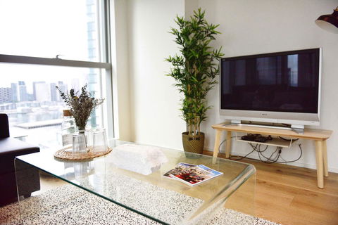 Superb Habour View/ Stylish Apartment / Landmark Building/ Free Tram - Accommodation NT 11