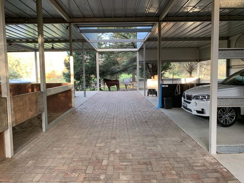 Kangaroo Manor - NT Tourism 1