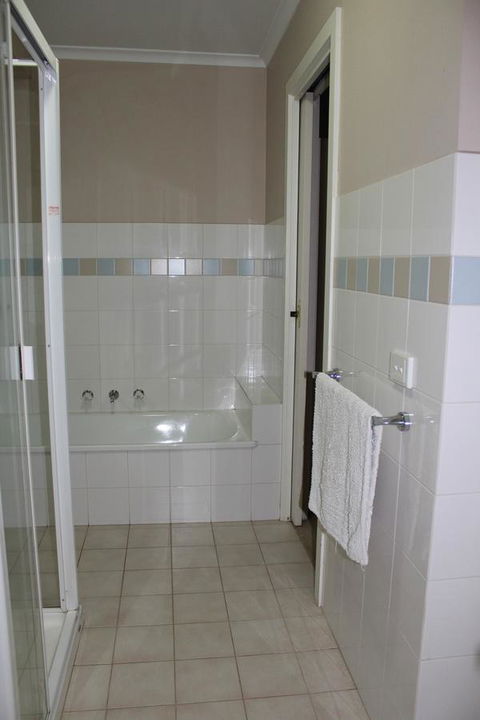 Australian Home Away @ Box Hill 2 Bedroom - Accommodation NT 11