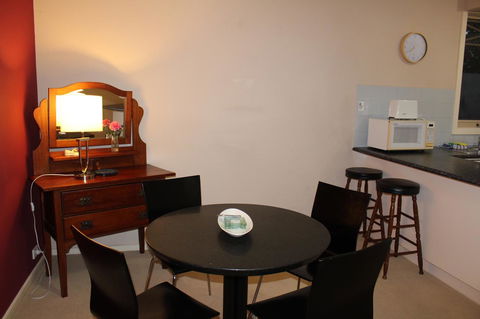 Australian Home Away @ Box Hill 2 Bedroom - Accommodation NT 9