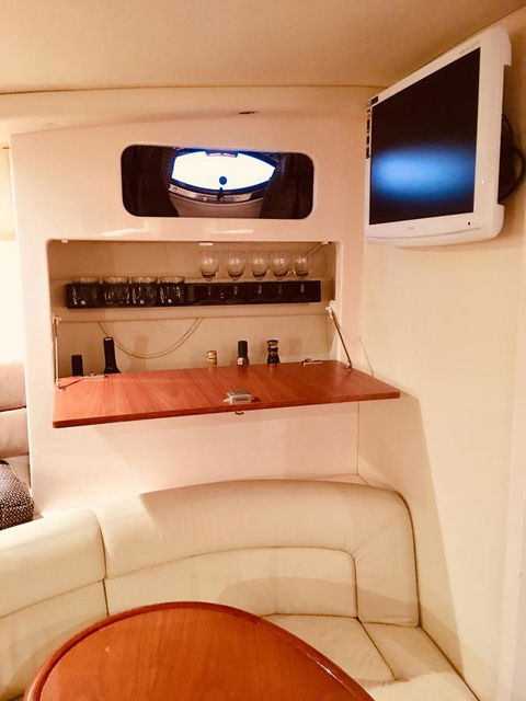 Luxury On The Water (Private Luxurious Boat) - Accommodation NT 4