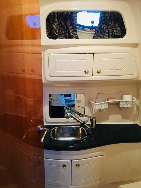 Luxury On The Water (Private Luxurious Boat) - Accommodation NT 5