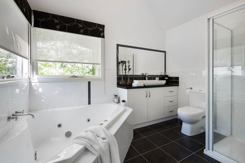 Cottage 4A - Accommodation NT 8